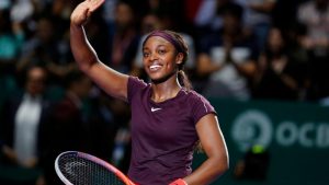 Sloane Stephens beat Kiki Bertens at the WTA Finals, to keep Naomi Osaka in the draw