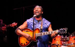 Toots donates guitar to the Jamaica Music Museum