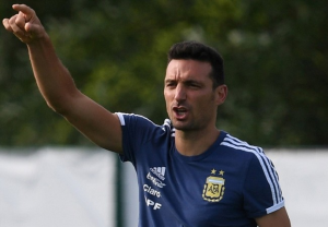 Interim Argentina coach Lionel Scaloni is to be offered the job on a permanent basis